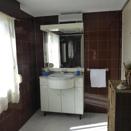 Acogedora De 165 M2 En Ajardinada Totalmente Cerrada De 600 M2 Buno