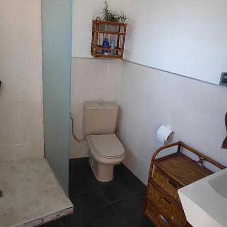 Acogedora De 165 M2 En Ajardinada Totalmente Cerrada De 600 M2