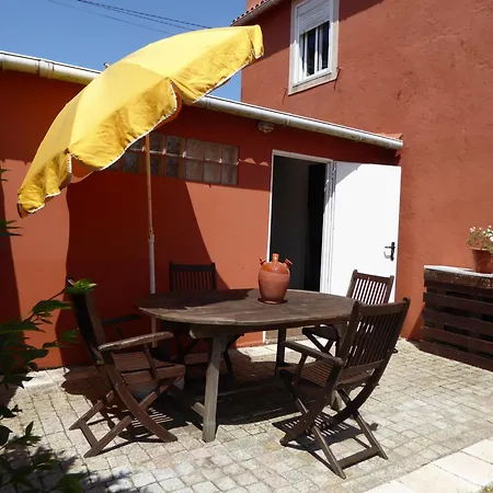 Acogedora De 165 M2 En Ajardinada Totalmente Cerrada De 600 M2 *